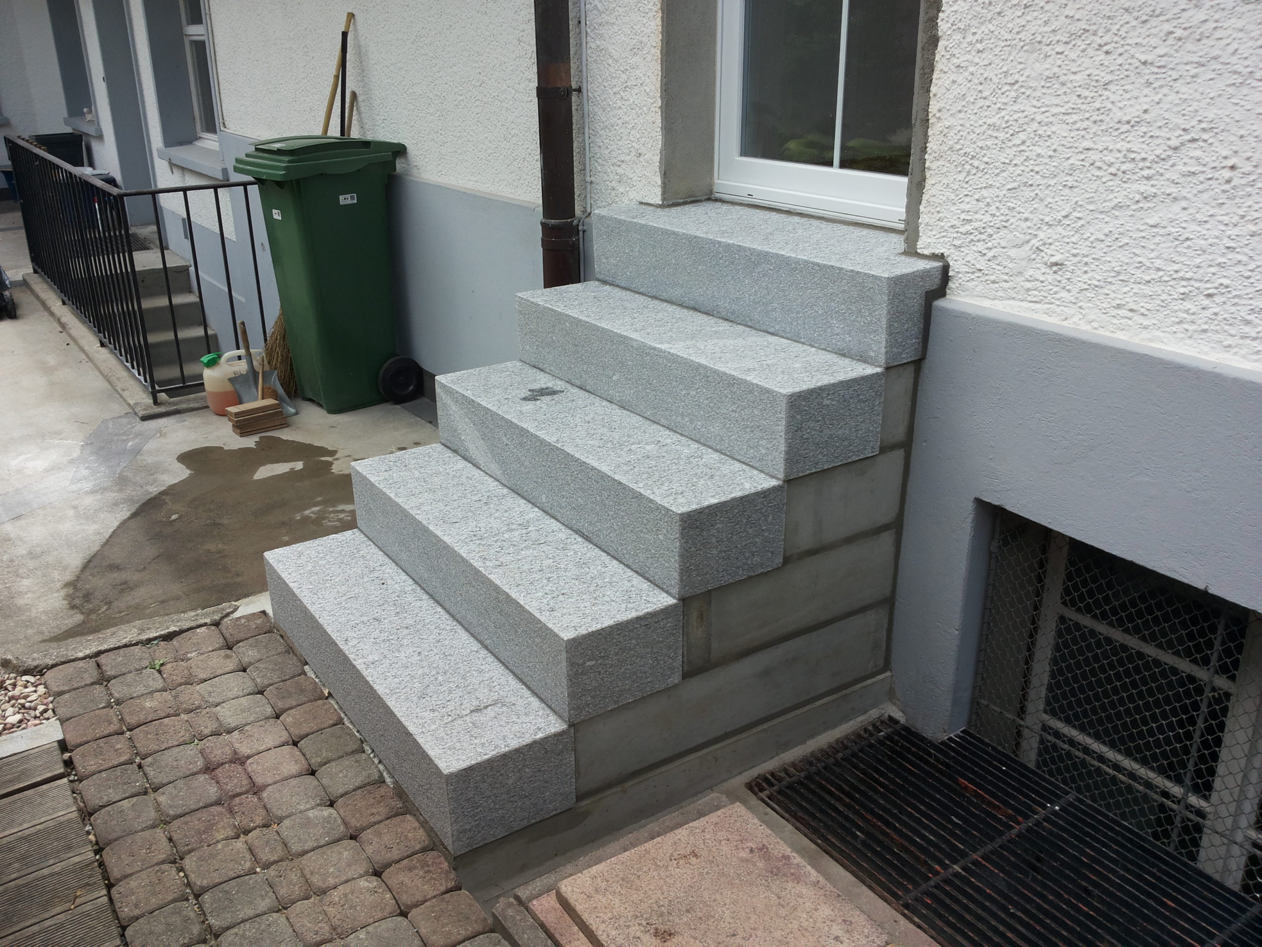 Construction d'un escalier en granite